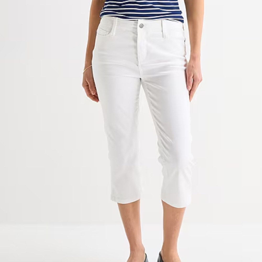 Woman’s St John’s Bay White Cropped Capri Jeans Sz 4P NWT